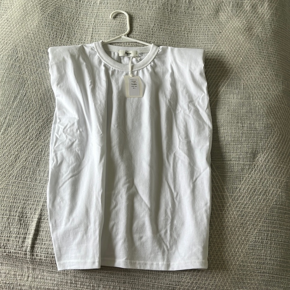 The Frankie Shop | EVA PADDED SHOULDER T-SHIRT NWT
